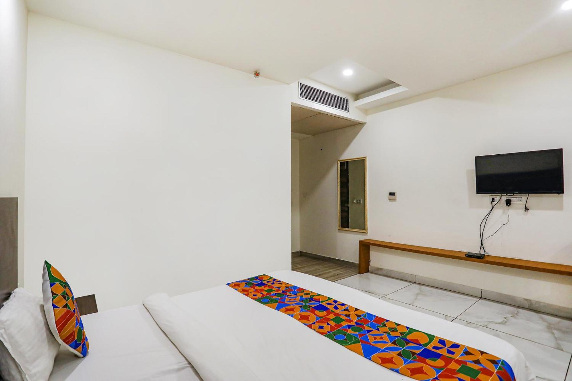 Fabhotel Kinsfolk กาเซียบัด ภายนอก รูปภาพ