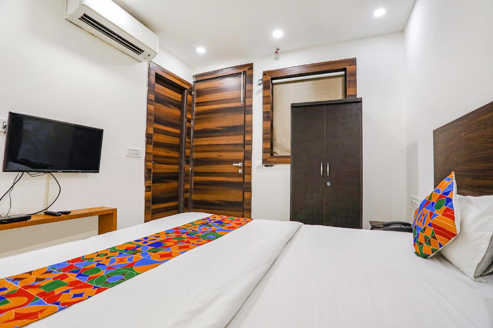 Fabhotel Kinsfolk กาเซียบัด ภายนอก รูปภาพ
