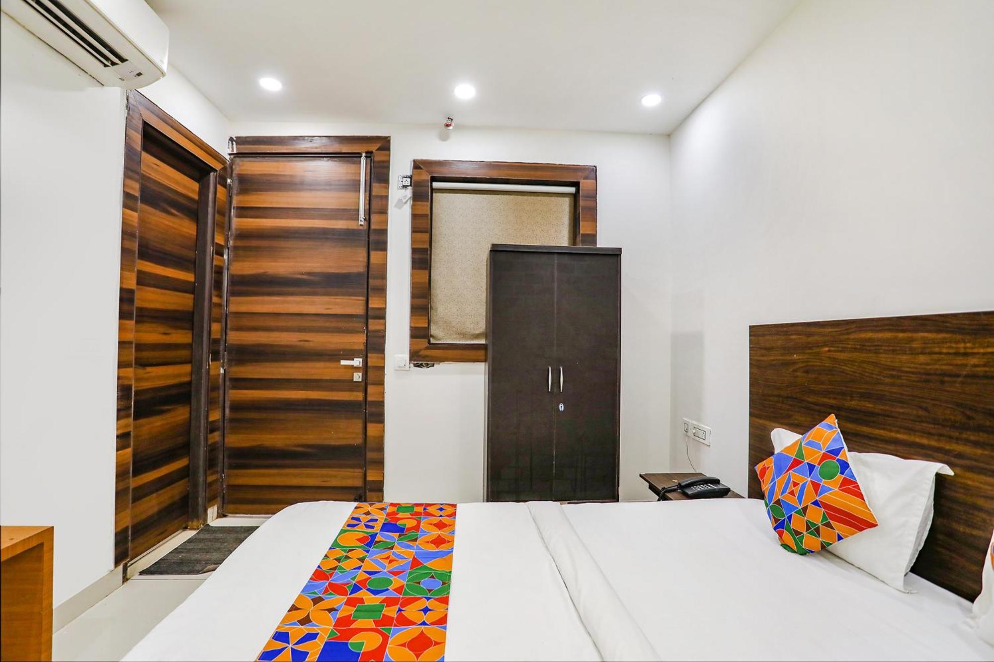 Fabhotel Kinsfolk กาเซียบัด ภายนอก รูปภาพ